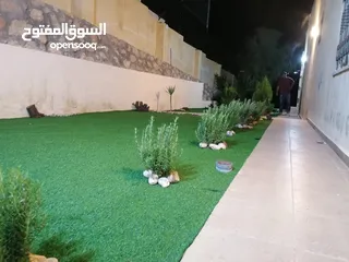 11 عشب صناعي (ترتان) وأشجار و ورد صناعي
