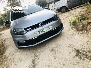  1 بولو/ ماتور 1400/  لون السياره فضي ،مش ناقصها السياره ولا برغب  فحصها جيد جدا ، موديل 2010