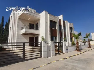  1 فيلا 460 متر لقطة في طريق المطار قرب جامعة الشرق الاوسط