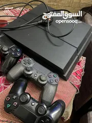  1 بليستيشن 4 وكاله500جيجا مع ايادي اصليه 2 ويد كوبي