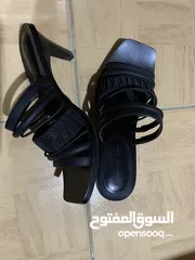  2 مستعمل شبه جديد ماركات أحذية