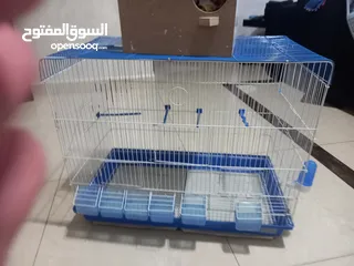  3 مطير كبير+حمام يمام  مع 8 معالف يصلح للعصافير واليمام وجميع طيور الزينه القفص بحاله ممتازه للبيع