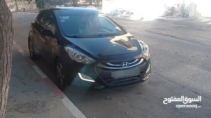  1 هيونداي i30 سنة 2011 اوتوماتيك مع فتحة.  لقطه