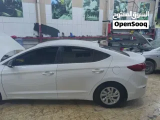  6 هيونداي النترا موديل 2017 بحاله ممتازه لا تحتاج إلى شي كل الامور طيبه