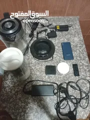  2 مجموعة اغراض للبيع  1شواحن ويرليس عدد2سامسونج وهواوي 2بور بانك سلك سامسونج 3محولات كهربائية عدد 2مع