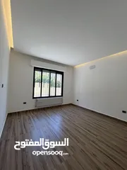  5 شقة شبه ارضي 240 متر مع ترس 250 متر و باربيكيو و شلال و كراج خاص في ضاحية النخيل تشطيب فندقي