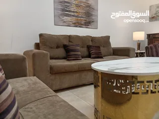  2 مواصفات نخب فاااخر   7مقاعد   ثلاثية عدد 1 ثنائية عدد1 مفارد عدد 2 خشب سويد  متين