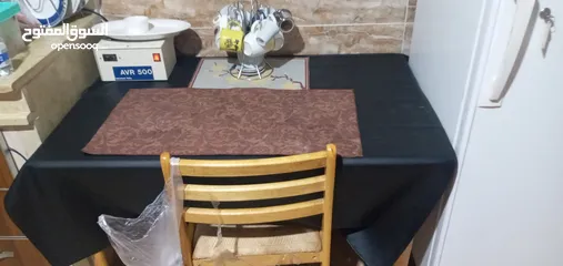  1 طاوله وكرسي