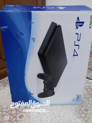  10 بلايستيشن 4 سلم للبيع مع 3 سيديات. و حساب فيو 4 العاب