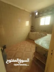  3 شقه للبيع طابق ارضي حي معصوم