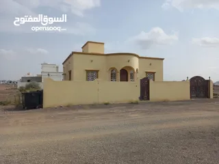  3 منزل للبيع في مصرون( مقابل مركز الشرطه )