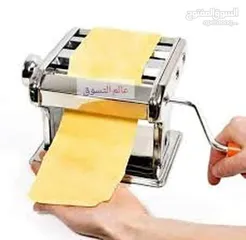  1 ماكنة رق و فرد العجين حسب السماكه المطلوبه لعمل معجنات و حلويات و باستا و بيتزا و لازانيا و خبز