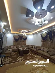  1 شقه طابقيه في الحي الشرقي 180م