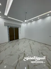  8 شقه دور اول للايجار في سوق الجمعه الهاني بي 2500