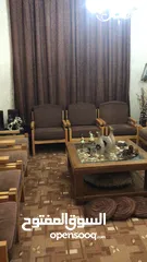  5 مستودع طابقين + شقتين للسكن+ برج اتصالات على السطح مؤجر مخيم الزرقاء قرب مدارس وكالة الغوث