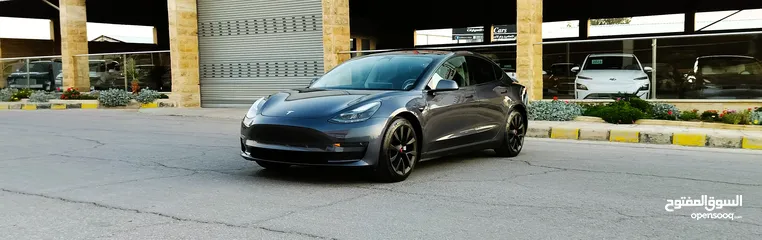  6 تيسلا 2023 MODEL 3 فحص كامل 4 جـيـد ممشى قليل 20 الف بحالة الوكالة لون فيراني مميز بسعر محرووق ولقطة