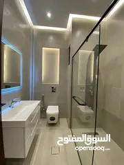  28 شقة فاخرة شبة ارضية 250م داخلي و 200م خارجي في اجمل مناطق طريق المطار قرية النخيل 4 غرف نوم 2 ماستر