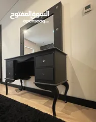  2 Dressing table with mirror