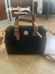  1 شنتة/ شنطة/حقيبة نسائية جديدة لم يتم استخدامها في حالة ممتازة، اسود و بني و معها حبل طويل و قصير.