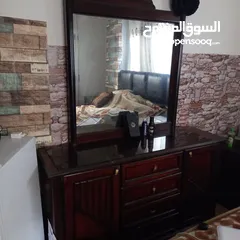  3 غرفت نوم تخت بوكس 2 كومودينه و تسريحه بحاله ممتازه