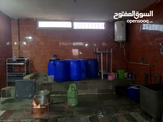  6 معمل اجبان أو مخللات