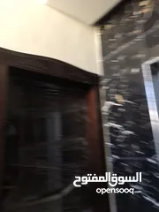  5 شقه ارضيه طابقيه مميزه للبيع او البدل