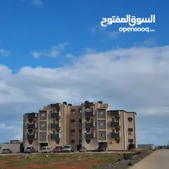  13 شقة سكنية للبيع