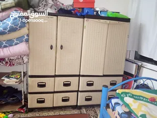  1 خزانتين للبيع الواحدة