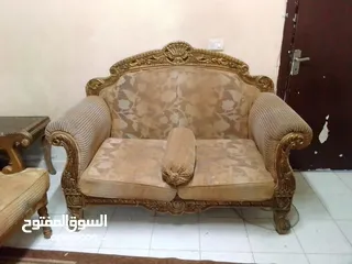  2 كنب خشب بلوط 7مقاعد مستعمل بحالة جيدة بسعر 40دينار