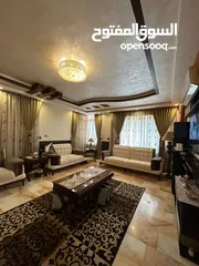  18 شقة ارضية بحي الصحابة مميزة بمساحة 180 داخلي و 40 متر ترس  مغلق بقرميد و شبابيك دبل جلاس