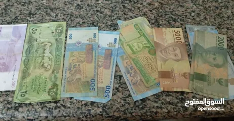  4 عملات قديمه اردنية واجنبية وموجود طوابع قديمه  بسعر ممتاز حوالي 250قطعة مع العملات الورقية