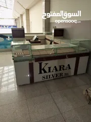  3 ديكور محل مستعمل للبيع بحاله جيده للبيع