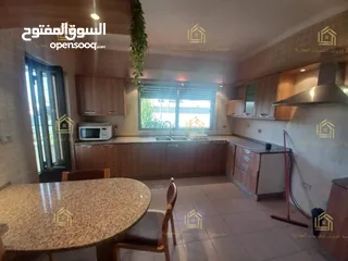  11 شقة فارغة للايجار دير غبار 200م