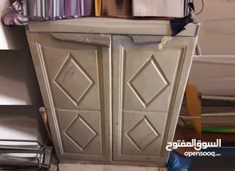  8 طاولات خزانة بلاستيكية نثريات للبيع