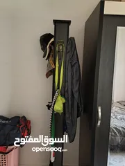  5 „غرفة نوم انيقة لون أسود وأبيض (تخت،خزانة،تسريحة،علاقة عامودية) ‟