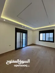  9 ثالث مع روف 195 متر مع ترس خارجي في البنيات بتشطيب فخم