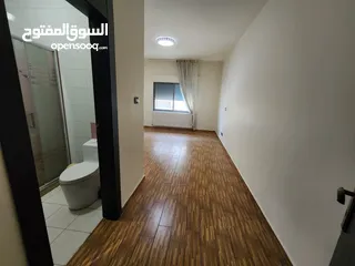  16 شقة فارغة للبيع في حي الصحابة - ref : 14577