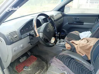  4 كيا سورينتو 2008