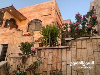  1 بيت مستقل للبيع
