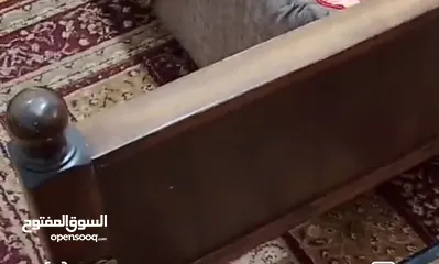  9 سرير خشب زان مفرد ونص بحالة ممتازة مفرش حديد