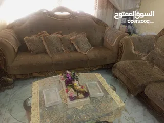  3 كنبايات مع طاولاتها