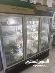  1 ثلاجة 3 ابواب للبيع تصلح لمطعم لملبنة لدكان