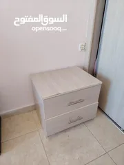  4 تخت عدد 2 واحد بصندوق مع بيرو وكمودينه
