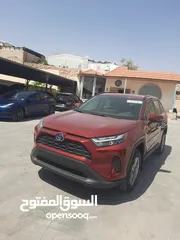  10 تويوتا راف فور XLE موديل 2022 لون خمري داخل جلد اسود عداد قليل