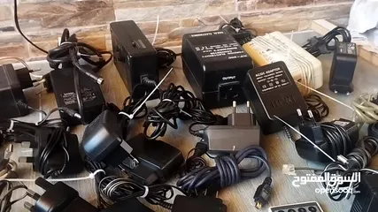  4 محولات و شواحن كمبيوتر و هواتف للبيع