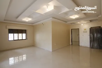  5 شقة أرضية مع ترس 40متر في أبو نصير قرب كلية العلوم البحرية من المالك بسعر لقطة