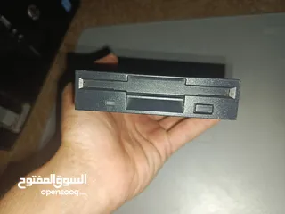  4 قارئ اقراص DVD مستعمل بحاله ممتازه للبيع