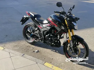  1 Honda Hornet 200cc