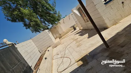  18 ارض مميزه للبيع