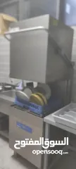  12 عدة مطعم كاملة مستعملة بحالة جديدة جداً استخدام اشهر فقط  متوفر ايضاً تلاجات و فريزرات كبيرة